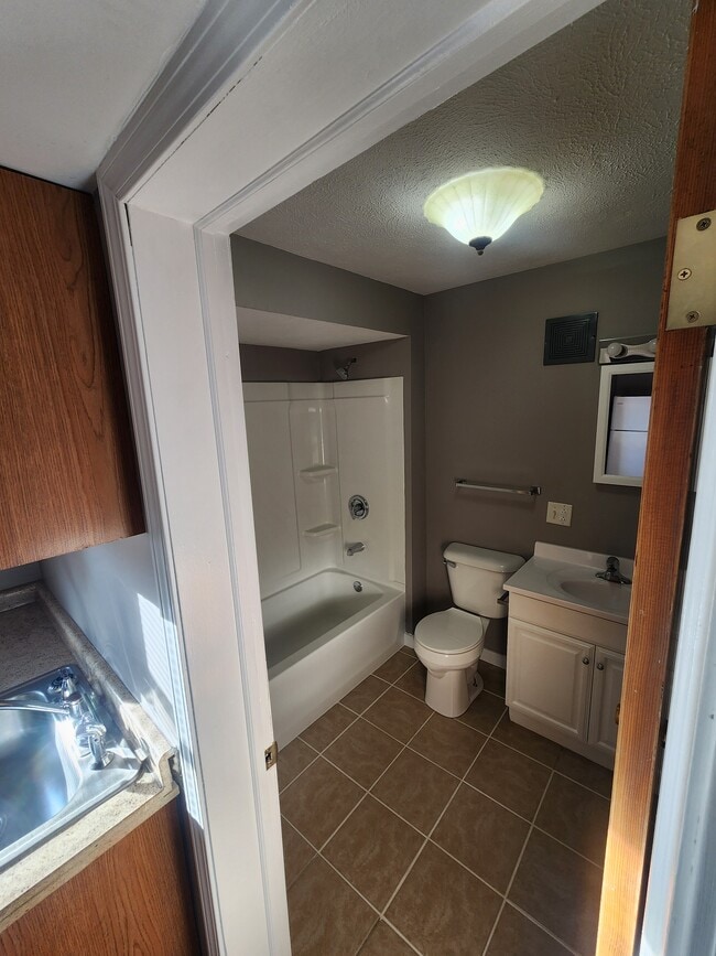 445 W Carpenter St, Unit 1 in Springfield, IL - Building Photo - Building Photo