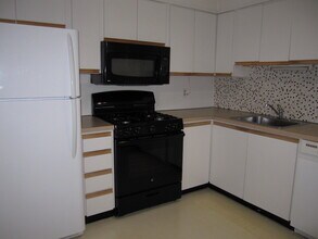 1550 Worcester Rd, Unit 225 in Framingham, MA - Building Photo - Building Photo