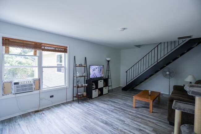 542 N Carol Ln-Unit -4 in Round Lake, IL - Building Photo - Building Photo