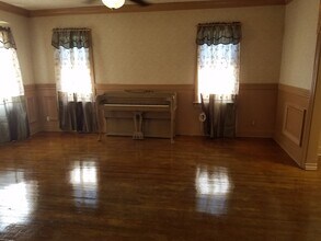 1315 W 36th Pl in Los Angeles, CA - Building Photo - Building Photo