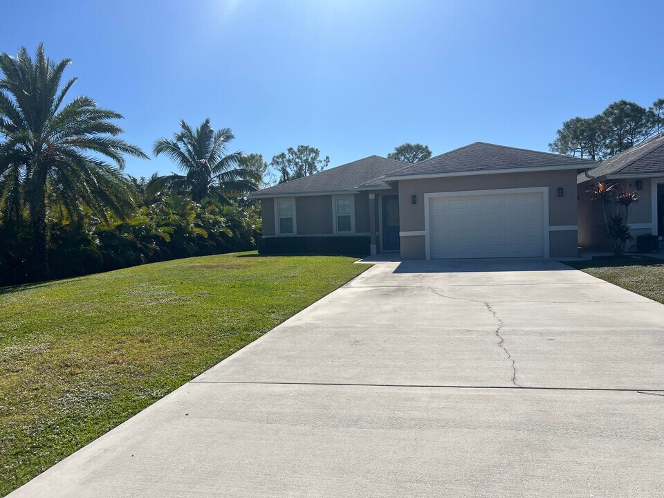 12878 73rd Ct N in Royal Palm Beach, FL - Building Photo