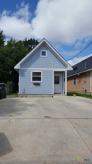 1112 Jones St in San Marcos, TX - Building Photo - Building Photo