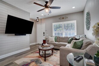 2375 Lake Woodberry Cir in Brandon, FL - Building Photo - Building Photo