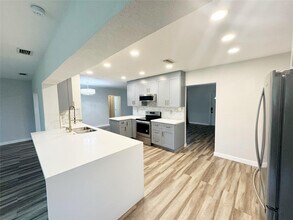 9602 NW 72nd St in Tamarac, FL - Building Photo - Building Photo