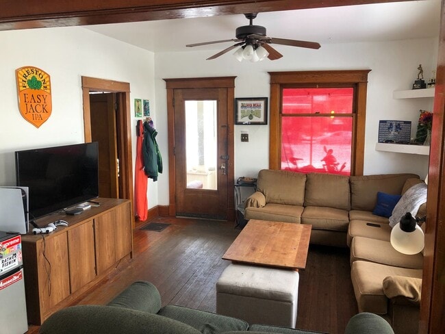 property at 212-212 1/2 S Sherwood St