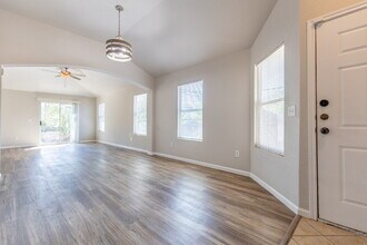 9802 Vandenberg Way in San Antonio, TX - Building Photo - Building Photo