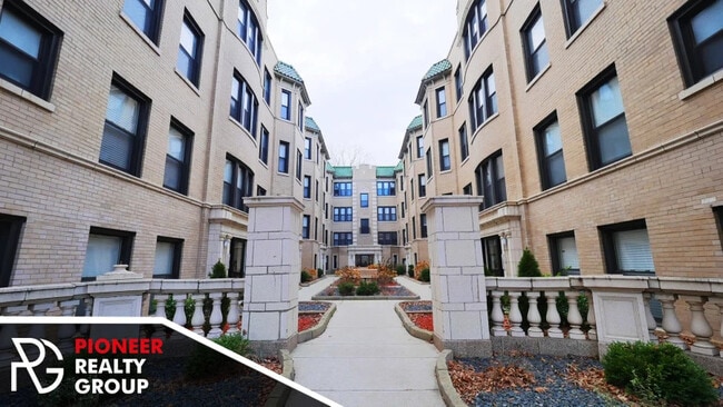4032 N Ashland Ave, Unit 4038.5-E2