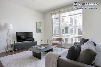 4055 Redwood Ave in Los Angeles, CA - Building Photo - Building Photo