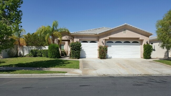 35 Champagne Cir