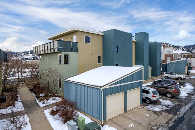 4670 Holiday Dr in Boulder, CO - Foto de edificio - Building Photo