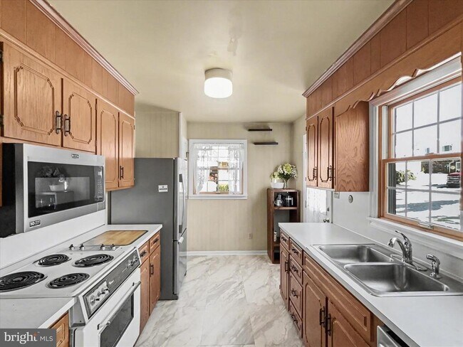 902 Cypress St in Chambersburg, PA - Building Photo - Building Photo