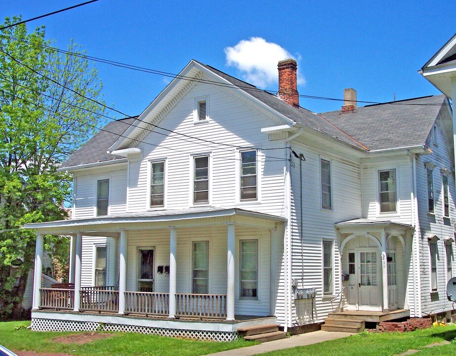 421-425 1/2 Walnut St in Meadville, PA - Building Photo