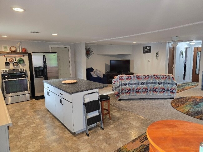 5219 Noon Rd in Bellingham, WA - Foto de edificio - Building Photo