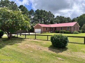 991 Hardesty Loop Rd in Newport, NC - Building Photo - Building Photo