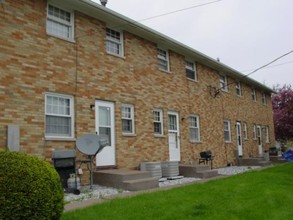 1315-1321 E 39th St in Davenport, IA - Foto de edificio - Building Photo