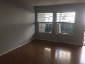 16099 Sherlock Ln in Huntington Beach, CA - Foto de edificio - Building Photo