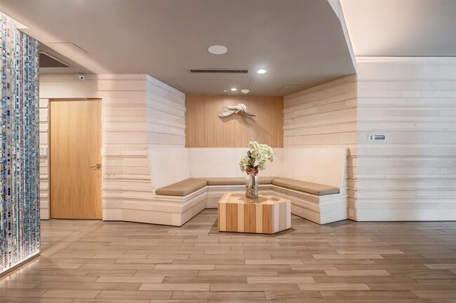 300 Bowie St in Austin, TX - Building Photo - Building Photo