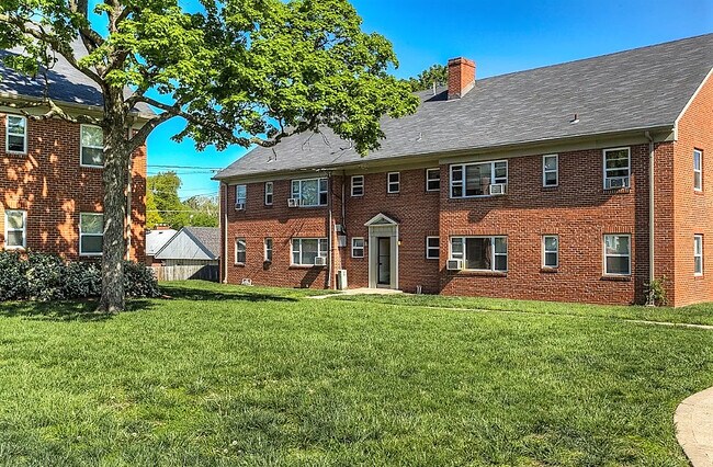 Wyandotte Apartments photo'