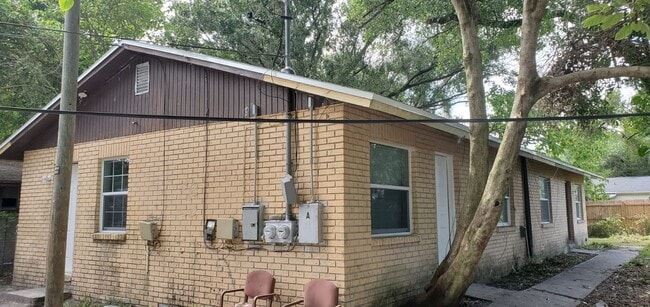 property at 1714 E Idell St