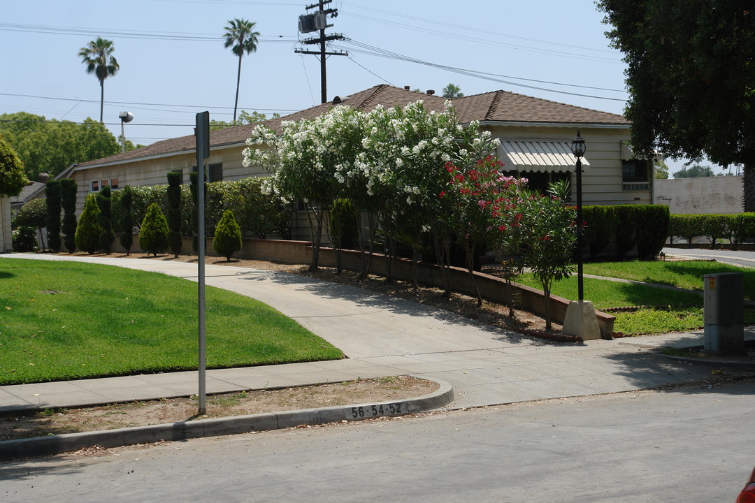 44 Berkeley Ave in Pasadena, CA - Foto de edificio