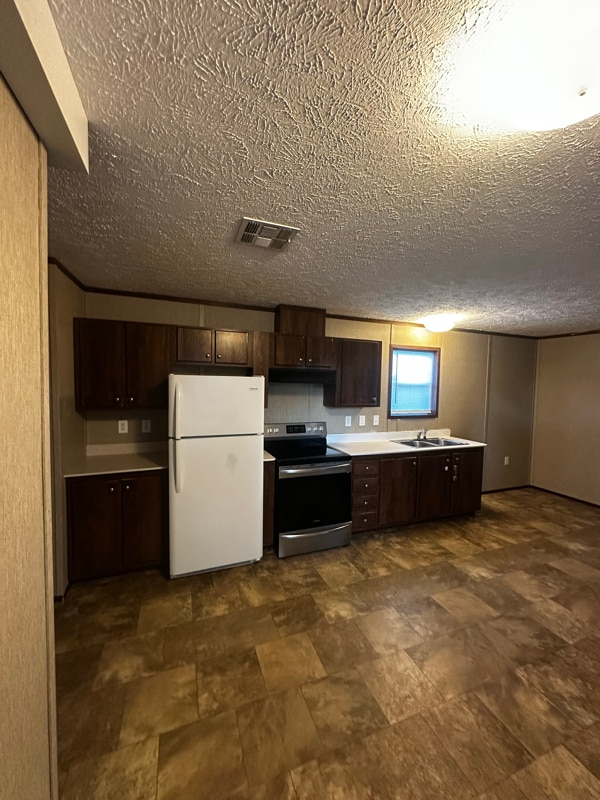 33230 Walker North Rd in Walker, LA - Foto de edificio - Building Photo