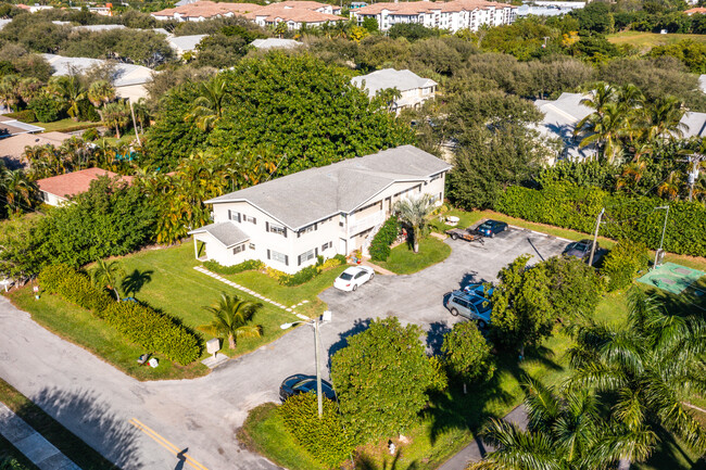 1850 Palm Trl in Delray Beach, FL - Building Photo - Building Photo