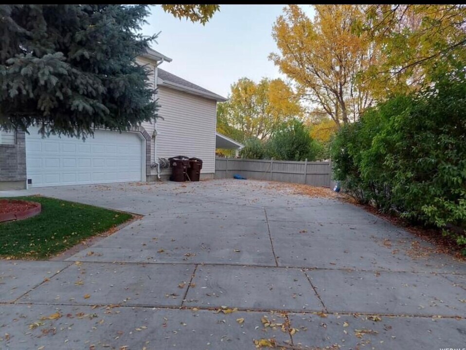 7898 N Sparrowhawk Cir in Eagle Mountain, UT - Foto de edificio