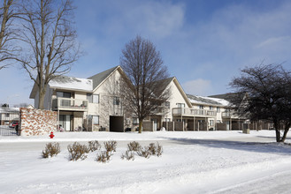 Lake Camelot Apartments in Indianapolis, IN - Foto de edificio - Building Photo