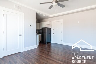 817 W Lakeside Pl in Chicago, IL - Building Photo - Building Photo