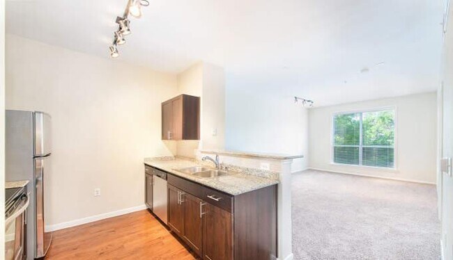 302 Gray St in Houston, TX - Building Photo - Building Photo