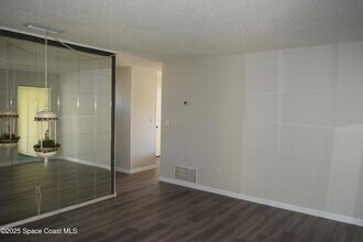 2696 Yalta St NE in Palm Bay, FL - Foto de edificio - Building Photo