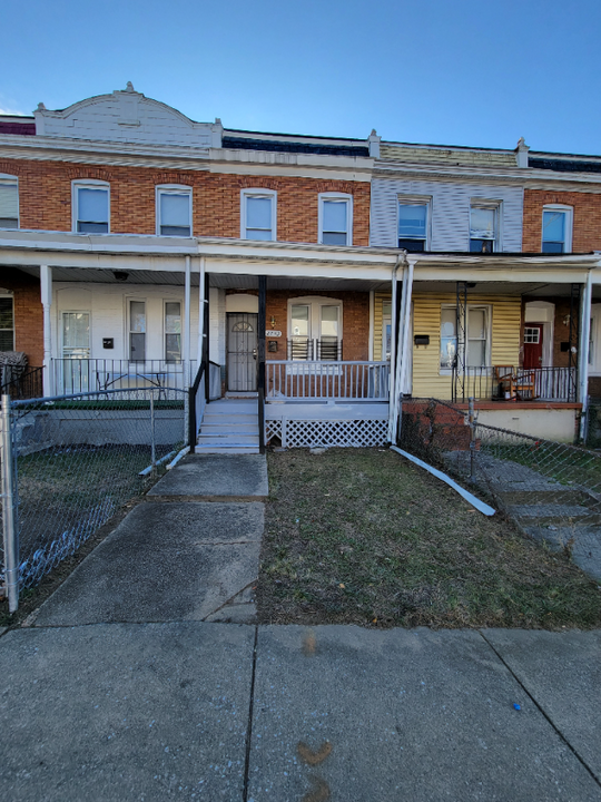 2733 Presbury St in Baltimore, MD - Building Photo