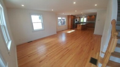 36 Horace St, Unit 1 in Somerville, MA - Foto de edificio - Building Photo