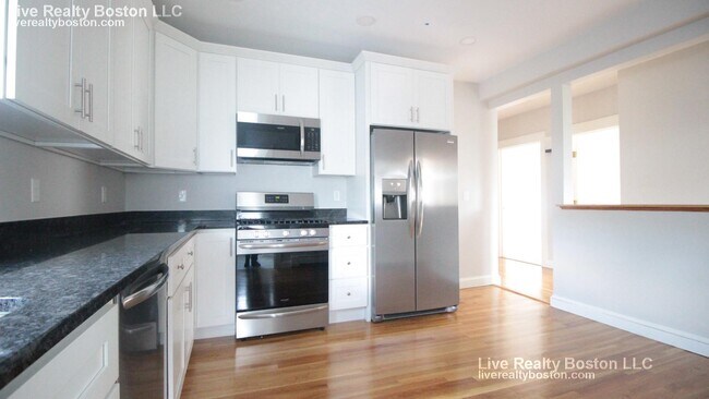 1433 Cambridge St, Unit 1 in Cambridge, MA - Building Photo - Building Photo