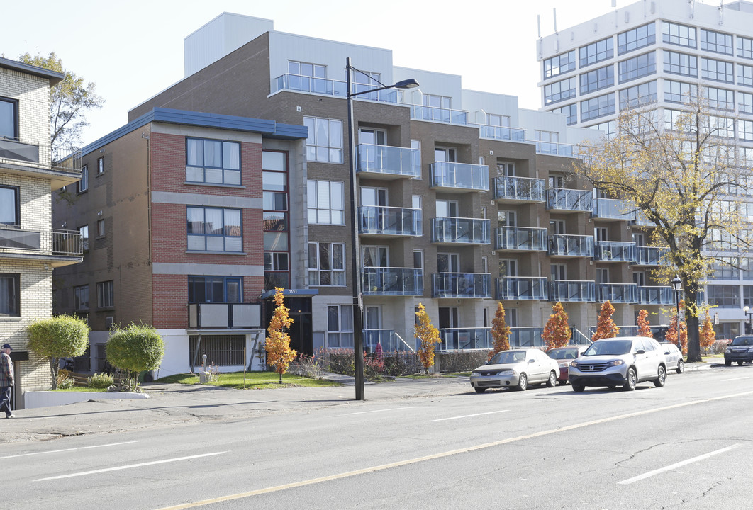 2156-2190 Sherbrooke E in Montréal, QC - Building Photo