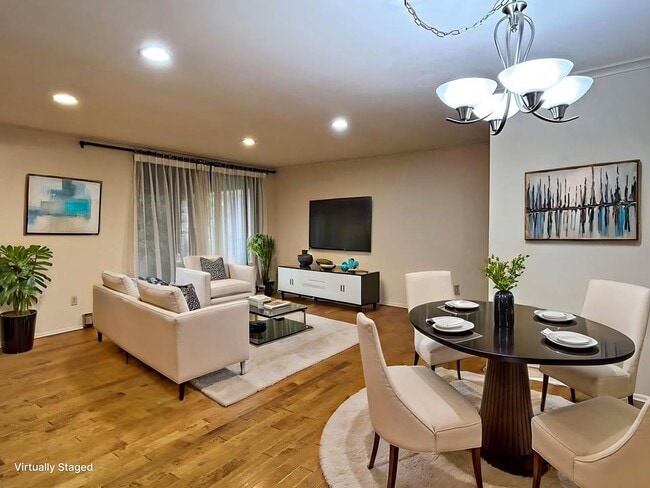 1818 E Shorewood Blvd in Shorewood, WI - Building Photo - Building Photo