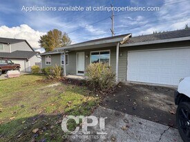 229 Canvasback Dr in Kelso, WA - Building Photo