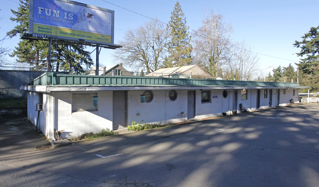 11051 SW Barbur Blvd in Portland, OR - Building Photo