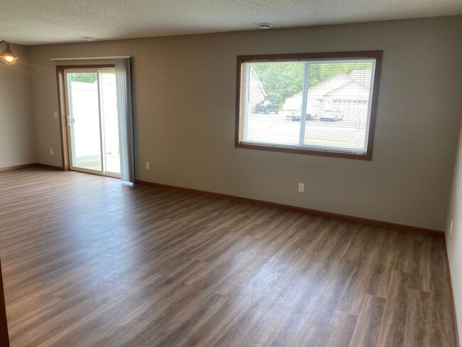 1974 Peach Dr NE in Sauk Rapids, MN - Building Photo - Building Photo
