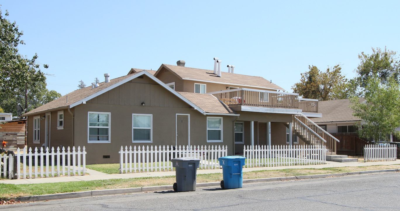 5 Apartment Units and 2 Storage Sheds in Marysville, CA - Foto de edificio