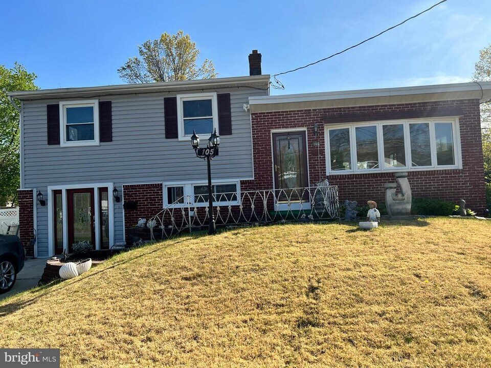 105 Gloucester Ave in Somerdale, NJ - Building Photo
