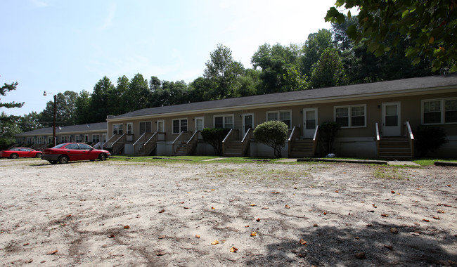 1 Bedroom apartment in Great Location w/ 1... in Raleigh, NC - Building Photo - Building Photo