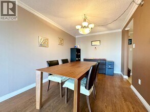 6595 Willingdon Ave in Burnaby, BC - Building Photo - Building Photo