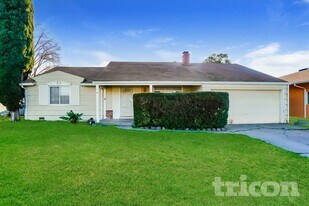 7420 East Pkwy in Sacramento, CA - Building Photo