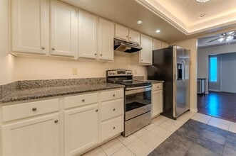922 Shady Creek Ln in Bedford, TX - Building Photo - Building Photo