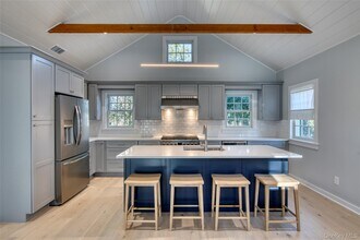 130 Village Ln in Orient, NY - Building Photo - Building Photo