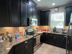 1605 Vineyard Ln in Oldsmar, FL - Building Photo - Building Photo