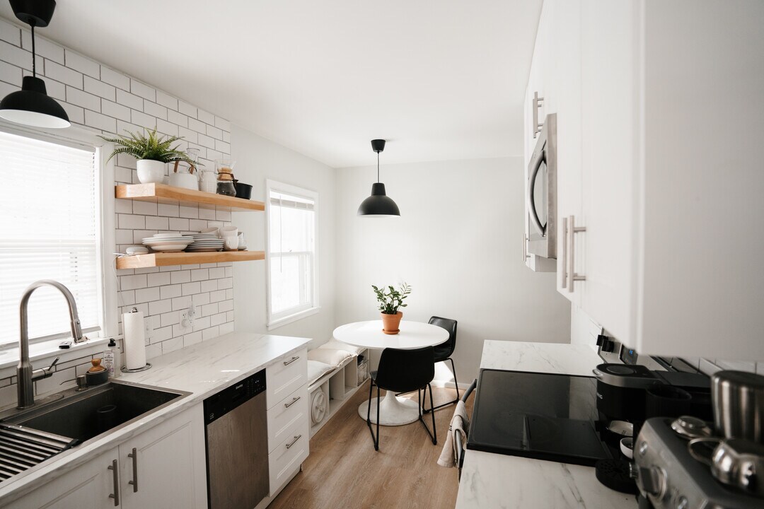 2122 Highland Pl in Minneapolis, MN - Building Photo