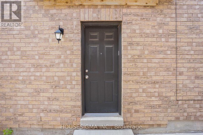243 Elbern Markell Dr in Brampton, ON - Building Photo - Building Photo