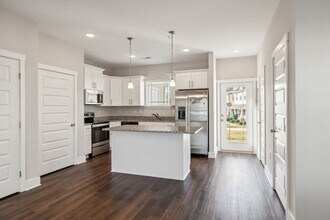 7026 Magnolia Crossings in Spring Hill, TN - Foto de edificio - Building Photo